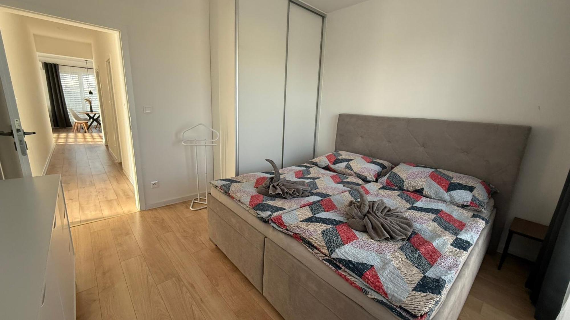 Klimatizovany Apartmanovy Dom, S Virivkou, 1B セネツ エクステリア 写真